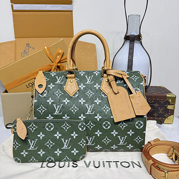 Okify Louis Vuitton Speedy Bag In Green Ostrich M21122 32x18x22.5cm