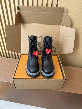 Okify Louis Vuitton Black And Brown Ankle Boots With Heart Charm 