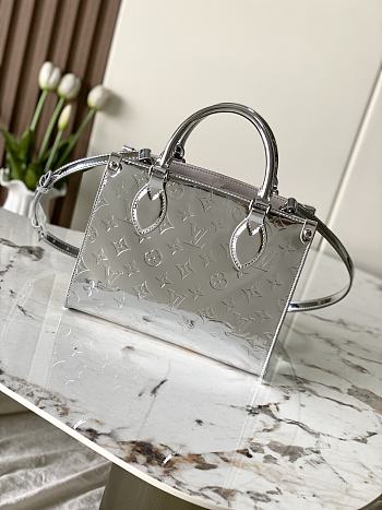Okify Louis Vuitton OnTheGo PM Bag In Silver M26373 25x19x11.5cm