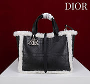 Okify Dior Toujours Medium Flat Macrocannage Bag In Black Calfskin With Fur 28.5x21.5x17cm - 1