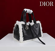 Okify Dior Toujours Small Flat Macrocannage Bag In Black Calfskin With Fur 23x15x15cm - 4