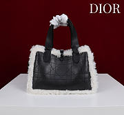 Okify Dior Toujours Small Flat Macrocannage Bag In Black Calfskin With Fur 23x15x15cm - 2