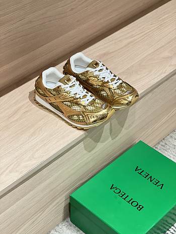Okify Bottega Veneta Orbit Sneakers Gold 3cm
