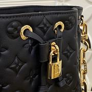 Okify Louis Vuitton Coussin Bucket Bag Black M26216 20x20x10cm - 5