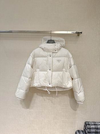 Okify Prada White Nylon Short-Cut Down Jacket With Detachable Sleeves