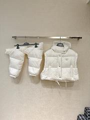 Okify Prada White Nylon Short-Cut Down Jacket With Detachable Sleeves - 2