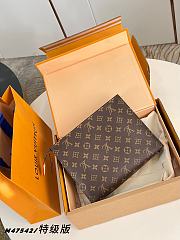 Okify Louis Vuitton Toiletry Pouch Brown Monogram M47542 25x20x5cm - 3