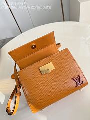 Okify Louis Vuitton Cluny Bag Brown Caramel Epi 20x16x7cm - 6