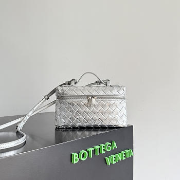 Okify Bottega Veneta Bang Bang Vanity Case Bag Silver 22x12.5x5cm