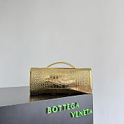 Okify Bottega Veneta Andiamo Clutch Bag Gold Crocodile 31x13x3cm - 4