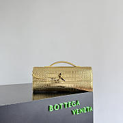 Okify Bottega Veneta Andiamo Clutch Bag Gold Crocodile 31x13x3cm - 1