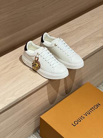 Okify Louis Vuitton Time Out Women Sneakers With Tiger Charm