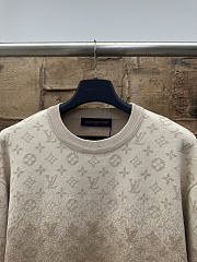 Okify Louis Vuitton Monogram Gradient Crew Neck Knit Sweater - 5