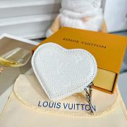 Okify Louis Vuitton White Heart Pouch - 3