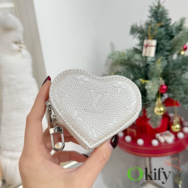 Okify Louis Vuitton White Heart Pouch - 1