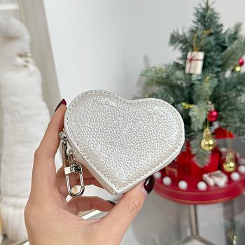 Okify Louis Vuitton White Heart Pouch