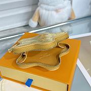 Okify Louis Vuitton Gold Star Pouch - 3