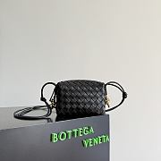 Okify Bottega Veneta Mini Loop Metal Knot Bag Black 17x11x6cm - 1