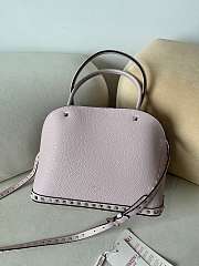 Okify Valentino Garavani Large Rockstud Top Handle Bag Light Pink 28x21x14cm - 4