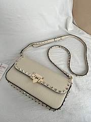 Okify Valentino Garavani Rockstud Bag White Grained Calfskin 24x12x6cm - 3