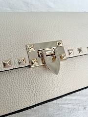 Okify Valentino Garavani Rockstud Bag White Grained Calfskin 24x12x6cm - 2