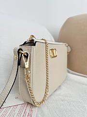 Okify Valentino Vlogo Signature Bag In White Calfskin 21.5x13x3cm - 6