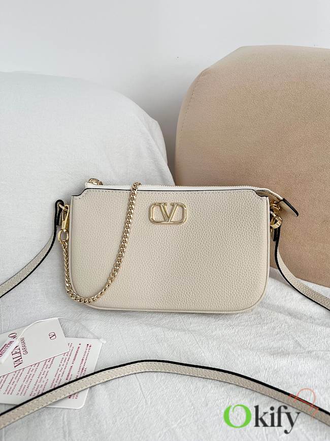 Okify Valentino Vlogo Signature Bag In White Calfskin 21.5x13x3cm - 1