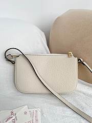 Okify Valentino Vlogo Signature Bag In White Calfskin 21.5x13x3cm - 2