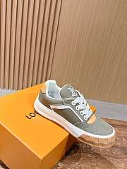 Okify Louis Vuitton Light Gray Sneakers With Monogram - 4