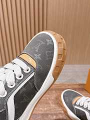Okify Louis Vuitton Gray Sneakers With Monogram - 4