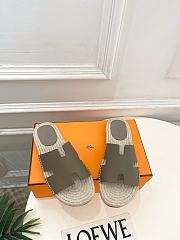 Okify Hermes Antigua Gray Woven Straw Slippers - 5