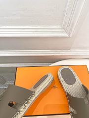 Okify Hermes Antigua Gray Woven Straw Slippers - 6