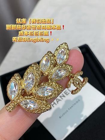 Okify CC Light Gold Rhinestone Brooch