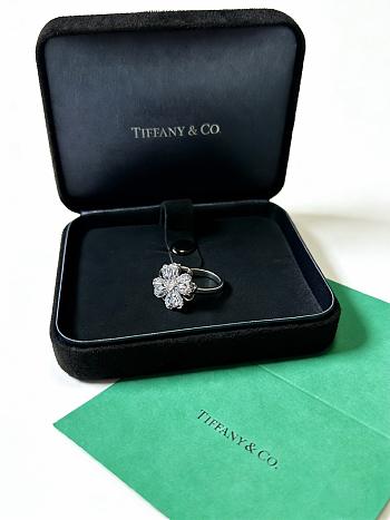 Okify Tiffany Silver Four-leaf Clover Ring With Diamond