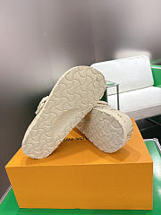Okify Louis Vuitton Beige Close Toe Slippers Unisex - 5