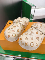 Okify Louis Vuitton Beige Close Toe Slippers Unisex - 2