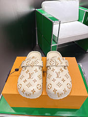 Okify Louis Vuitton Beige Close Toe Slippers Unisex - 1