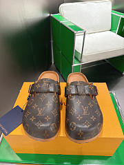 Okify Louis Vuitton Brown Close Toe Slippers Unisex - 1