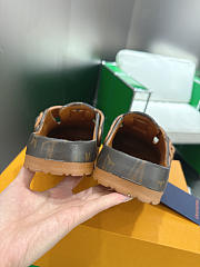 Okify Louis Vuitton Brown Close Toe Slippers Unisex - 2