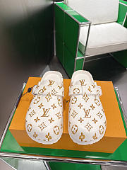 Okify Louis Vuitton White Close Toe Slippers Unisex - 1