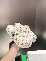 Okify Louis Vuitton White Close Toe Slippers Unisex - 2