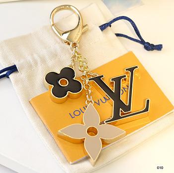 Okify Louis Vuitton Gold KeyChain 28328