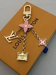 Okify Louis Vuitton Gold Trunk Pink Key Chain - 2