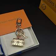 Okify Louis Vuitton Gold Trunk Key Chain - 6