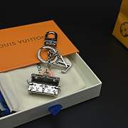 Okify Louis Vuitton Silver Trunk Key Chain - 2