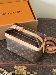 Okify Louis Vuitton Cruiser Toiletry Bag M15350 21x18x11cm - 3