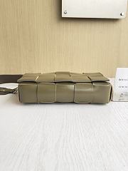 Okify Bottega Veneta Cassette With Versatile Strap Bag Olive Green 26x16x6.5cm - 2