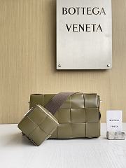Okify Bottega Veneta Cassette With Versatile Strap Bag Olive Green 26x16x6.5cm - 1