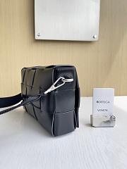Okify Bottega Veneta Cassette With Versatile Strap Bag Black 26x16x6.5cm - 4