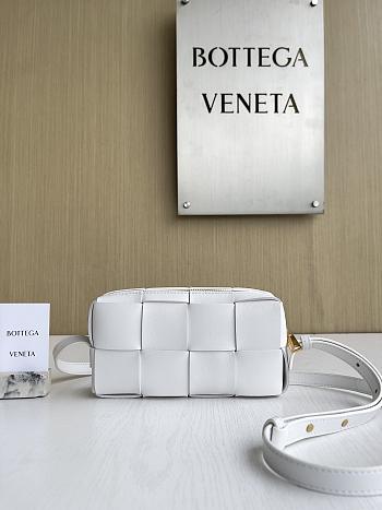 Okify Bottega Veneta Cassette Bag White 18x9x3.5cm